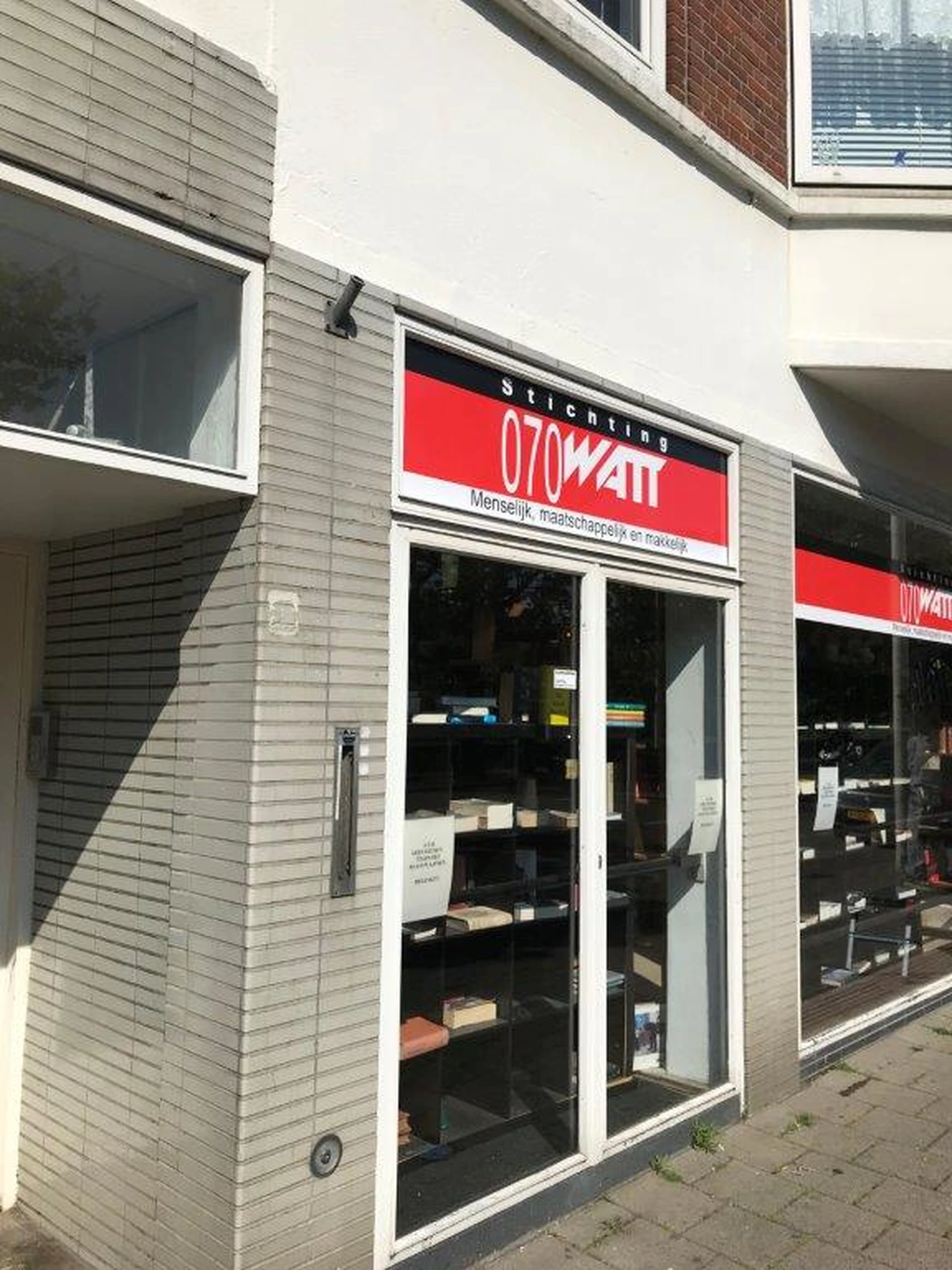Kringloopwinkel 070watt in Den Haag met tweedehands boeken, huis- en inrichting en kasten