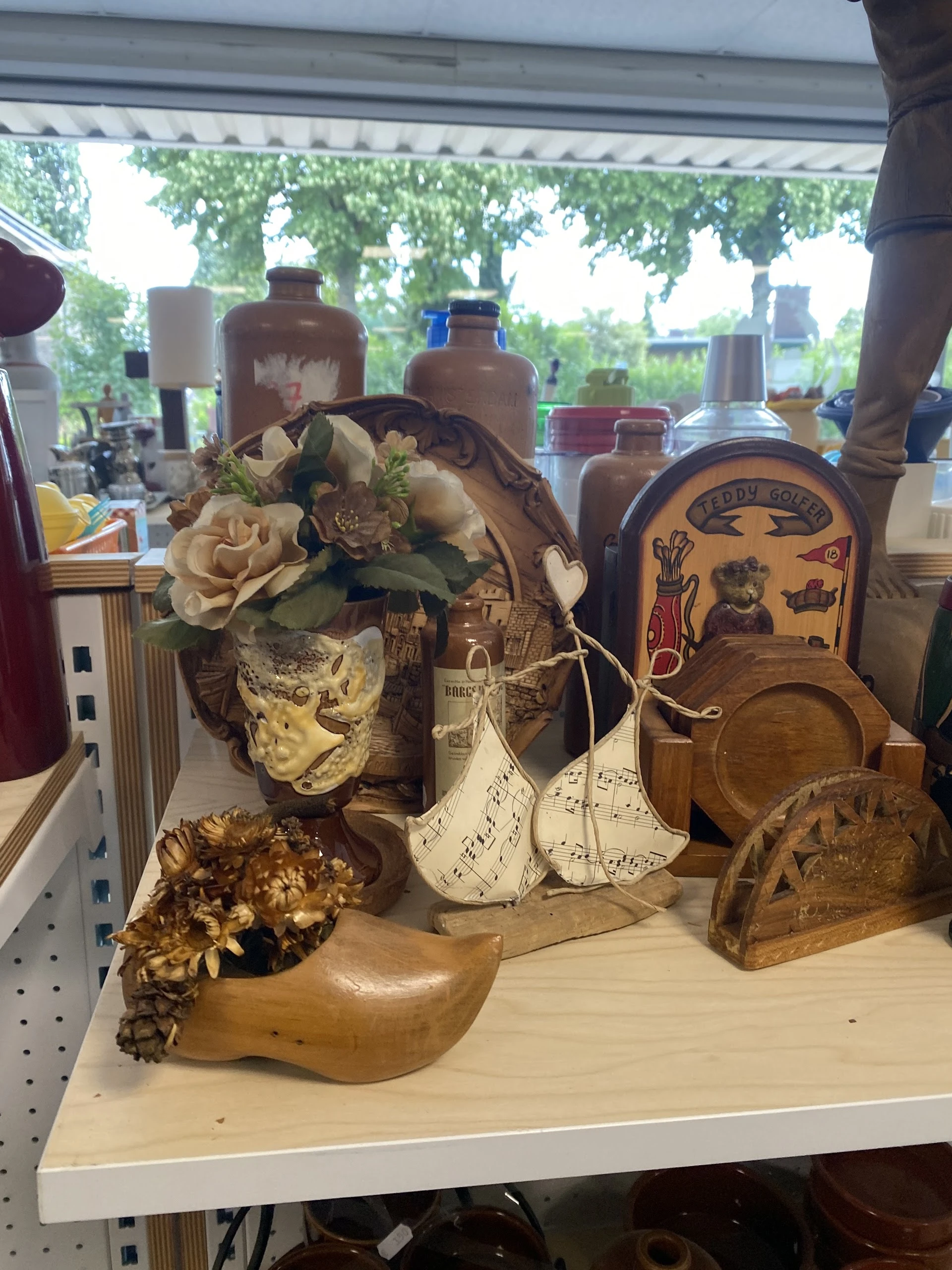 Kringloopwinkel 2e Hands nieuwe kans in Sittard met tweedehands boeken, computers en gereedschappen