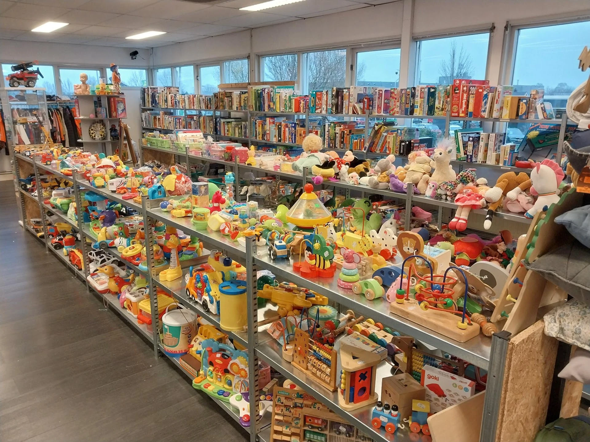 Kringloopwinkel 2Switch Raalte in Raalte met tweedehands boeken, elektrische fietsen en gereedschappen