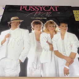 Gesigneerd vinyl album 'Pussycat' van het gelijknamige duo uit de jaren 80