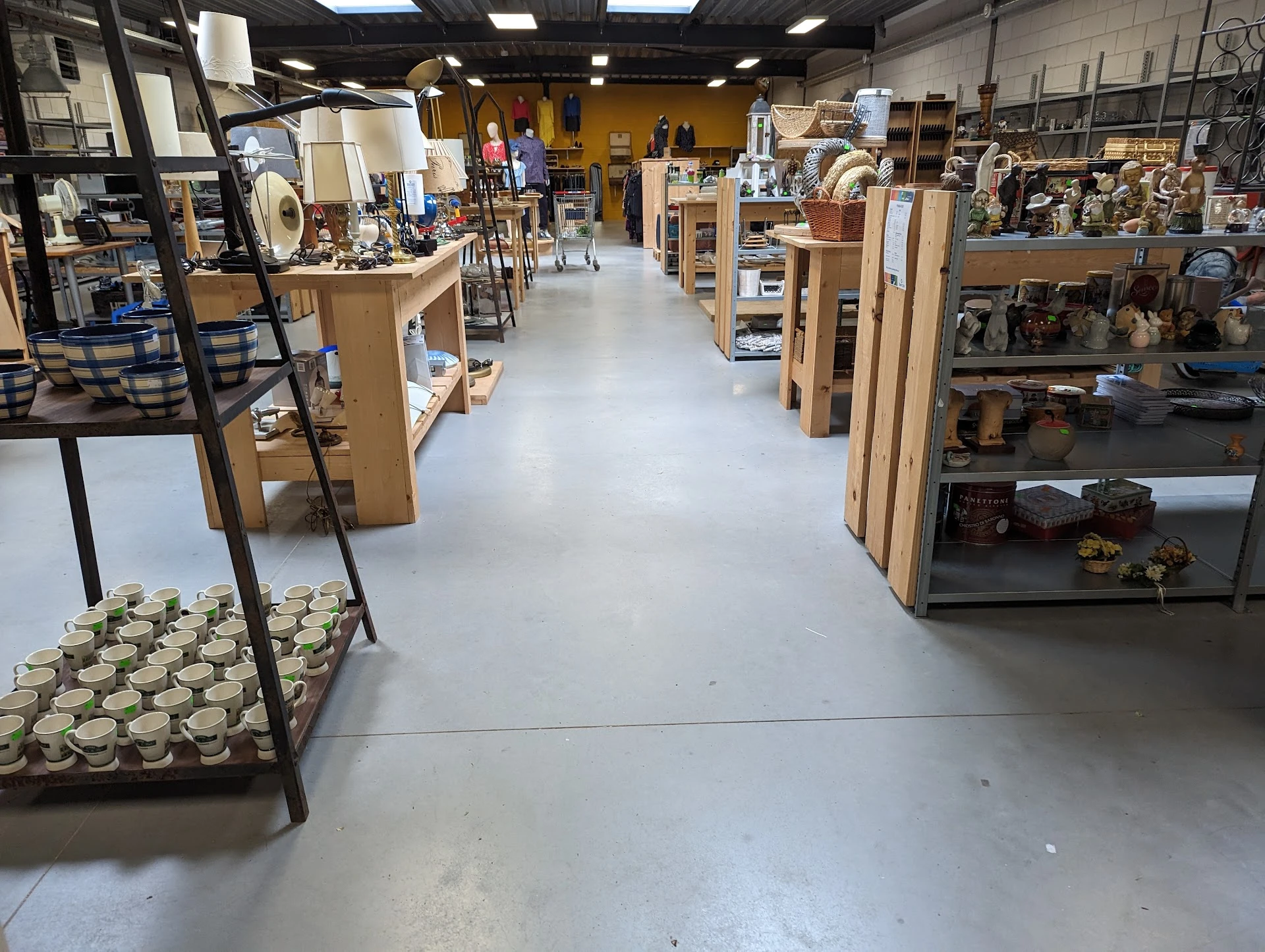 Kringloopwinkel 2Switch Venray in Venray met tweedehands boeken, huis- en inrichting en huishoudelijke apparaten