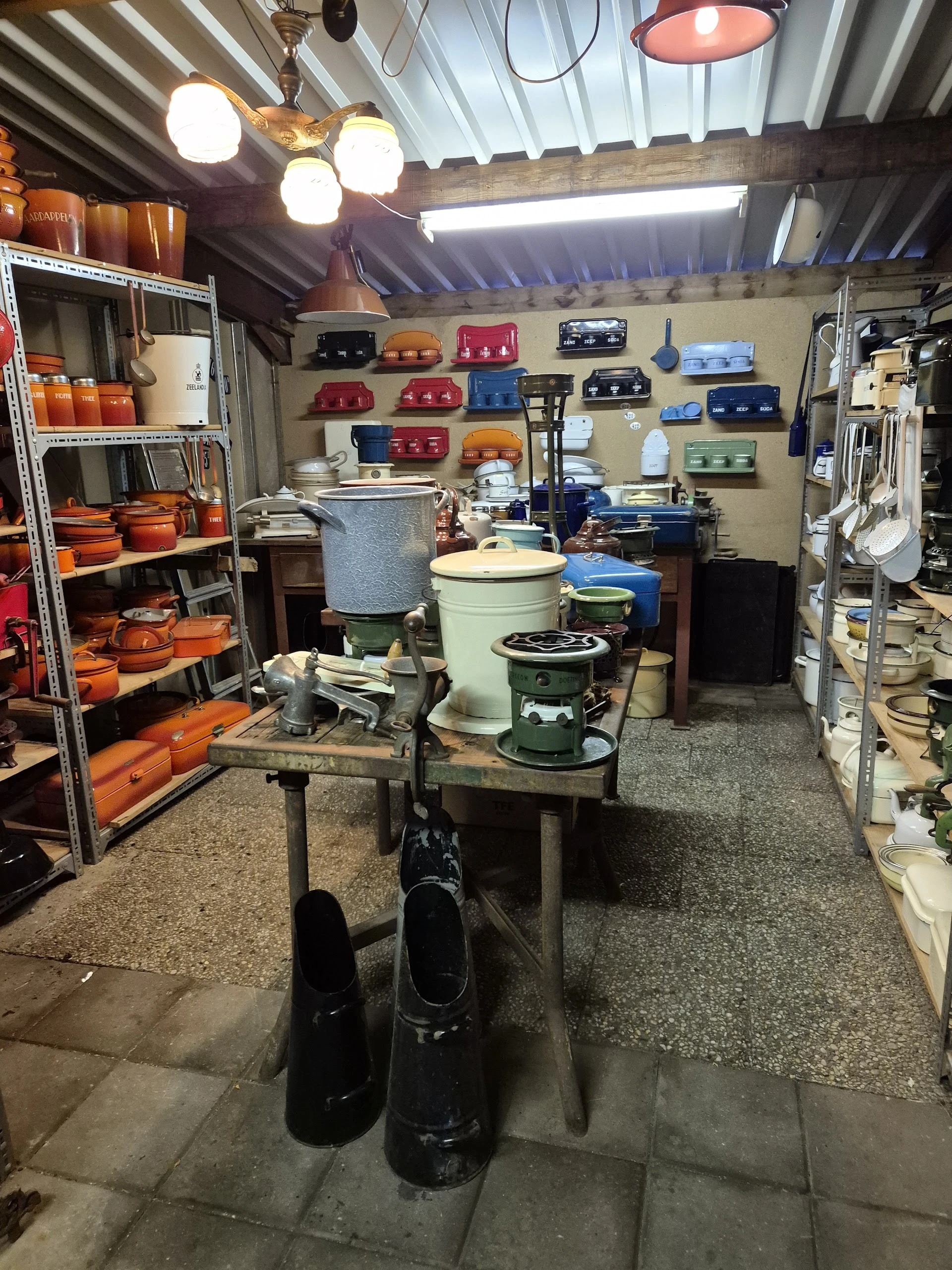 Kringloopwinkel Kringloopwinkel A. de Ruiter Handelsonderneming in Elspeet