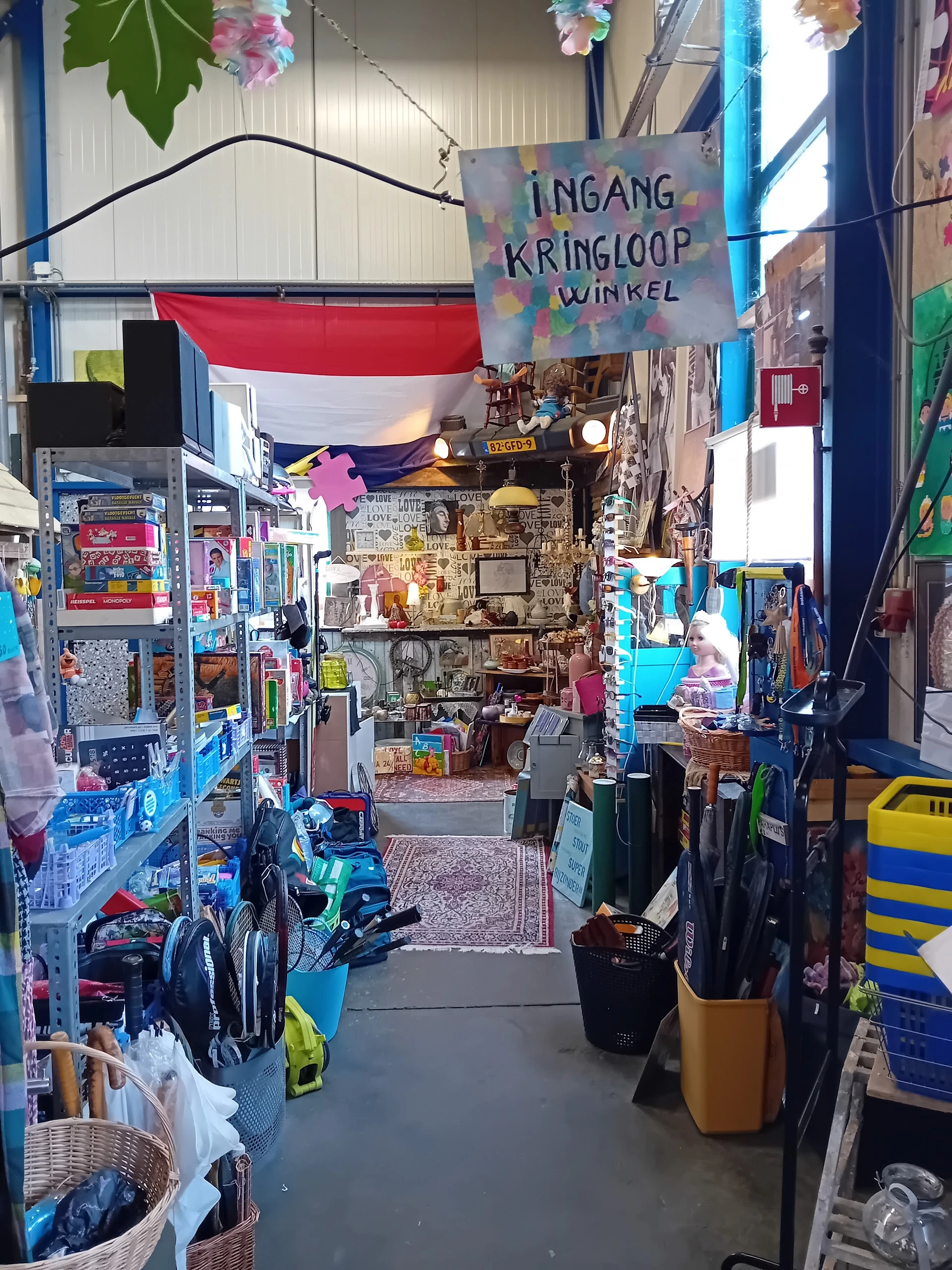 Kringloopwinkel Activiteitencentrum de Loodz in Sint-Oedenrode met tweedehands boeken, elektronica en kleding