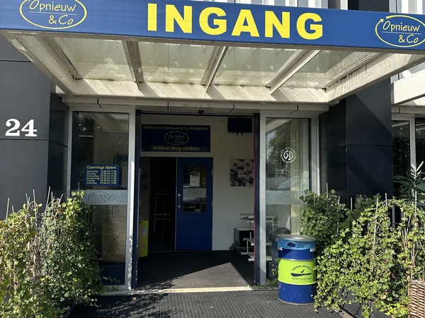 Kringloopwinkel Again and Co in Ridderkerk