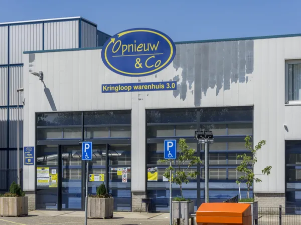 Kringloopwinkel Again & Co. in Rotterdam