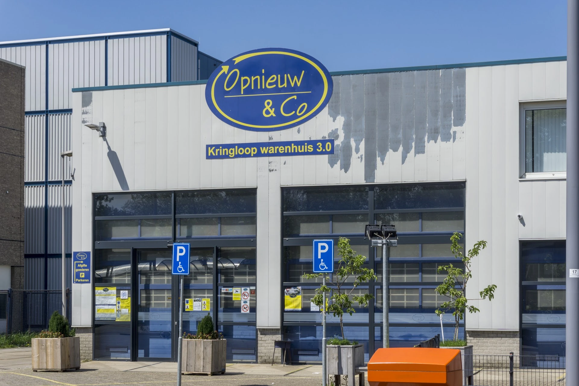 Kringloopwinkel Again & Co. in Rotterdam