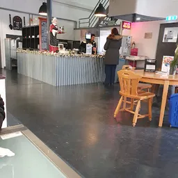 Bezoeker foto van Again & Co. in Rotterdam