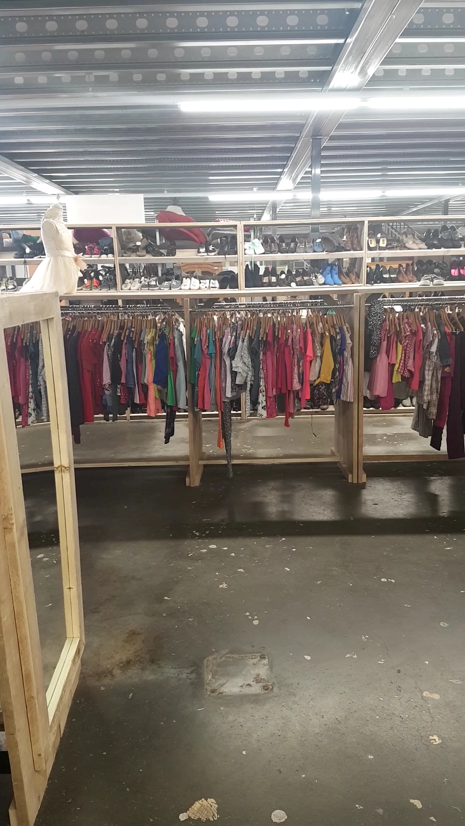 Kringloopwinkel Again & Co. in Rotterdam