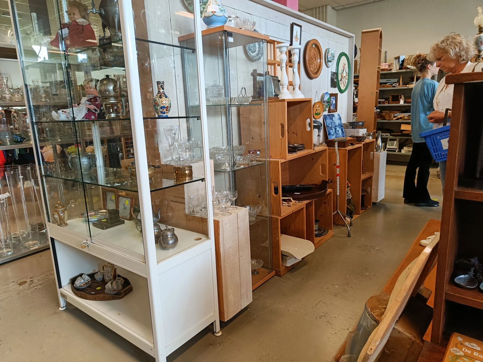 Alliade Gorredijk in Gorredijk met tweedehands boeken, decoratiemateriaal en gereedschappen