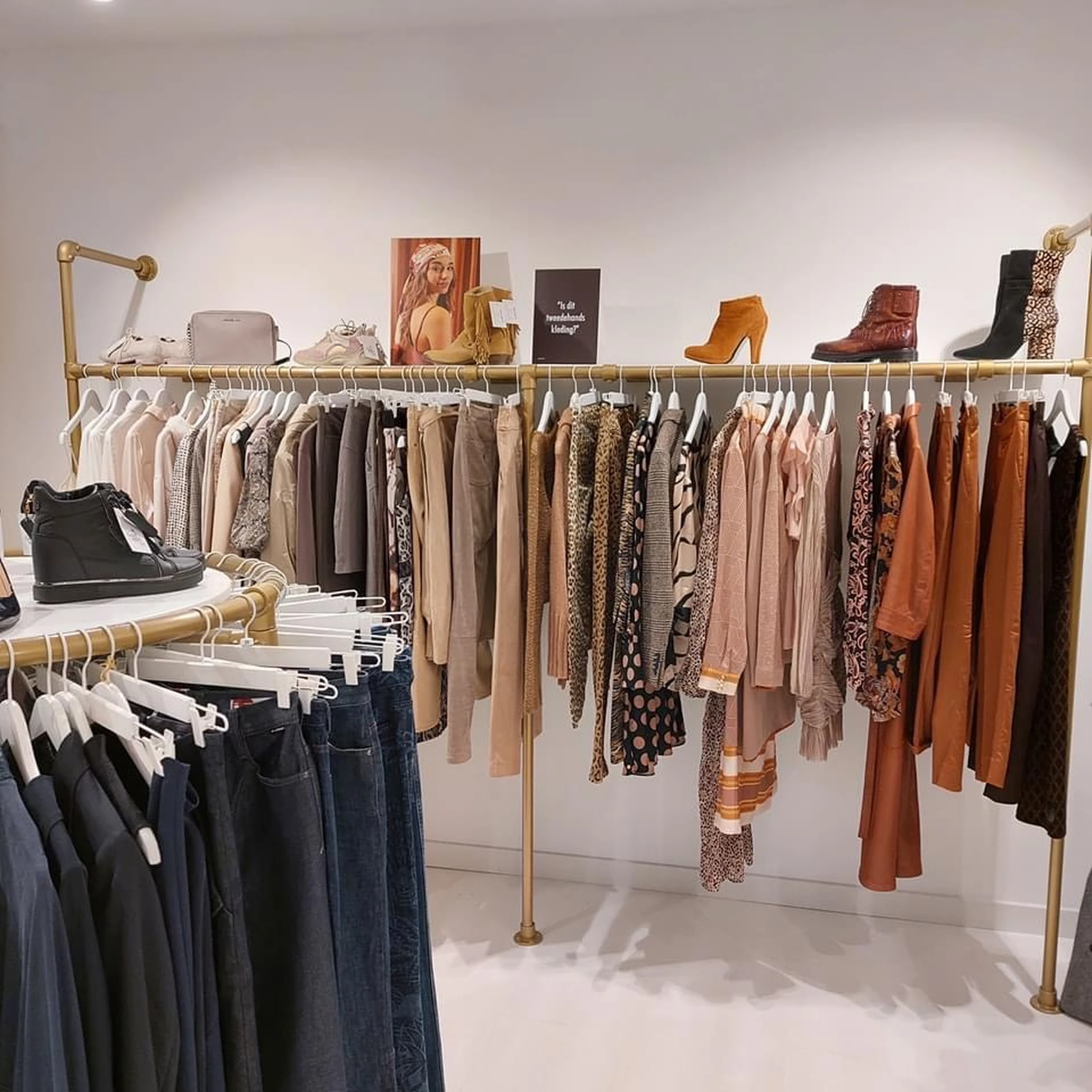 Appel & Ei Hengelo in Hengelo met tweedehands meubels en kleding