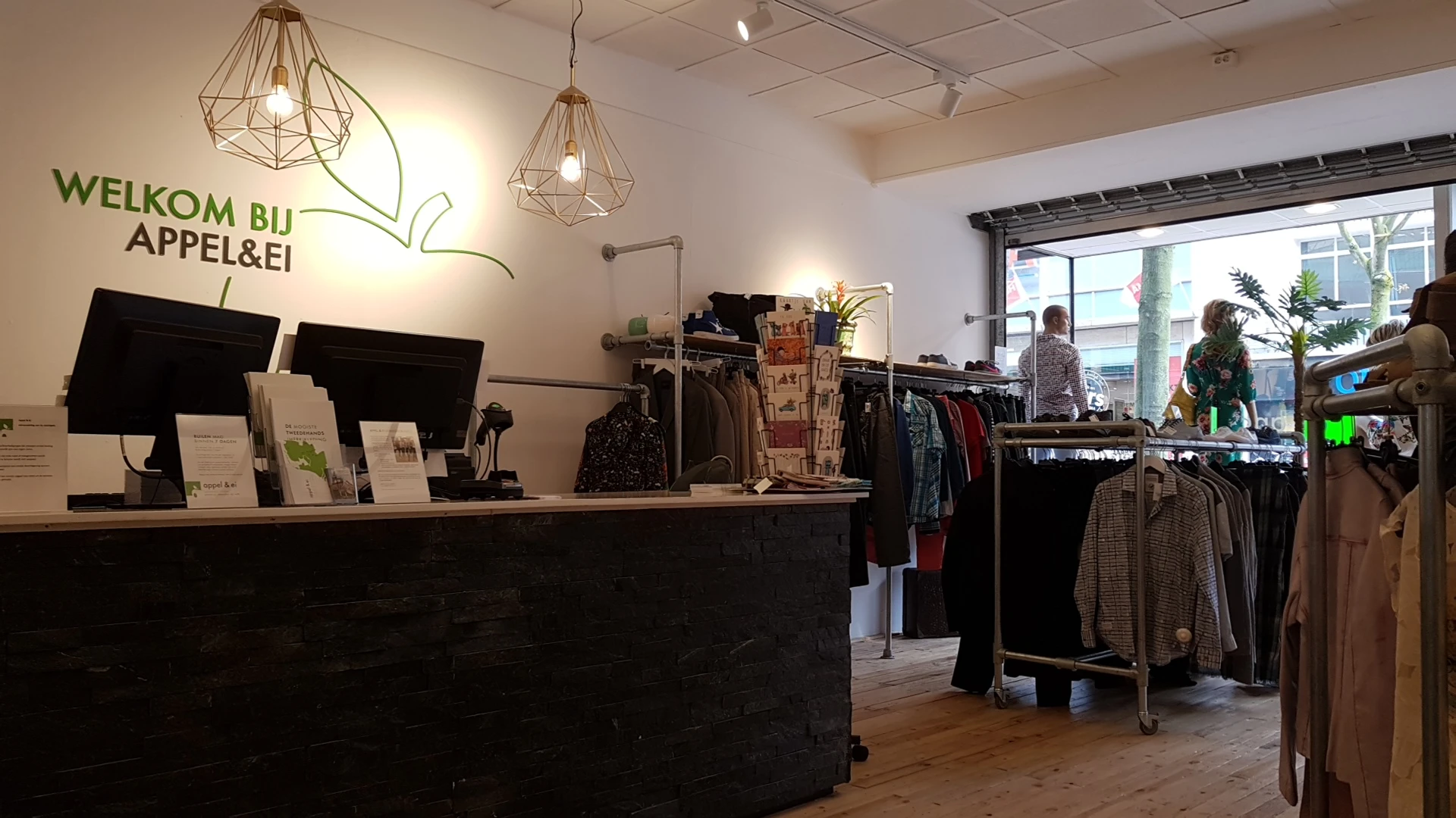 Appel & Ei Nijmegen in Nijmegen met tweedehands meubels en kleding