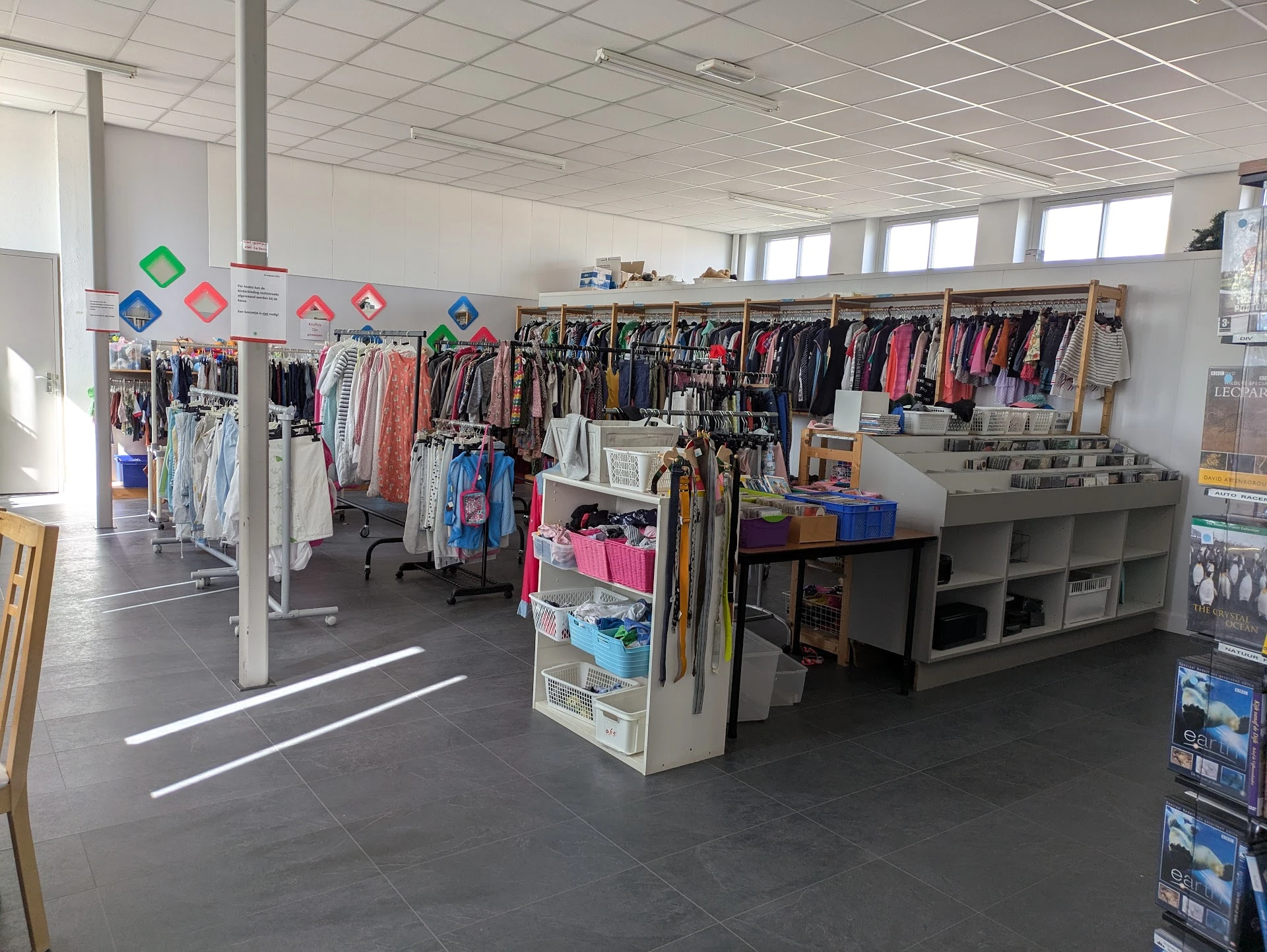 Bartje Kringloopwinkel in Culemborg met tweedehands babykleding, boeken en huishoudelijke apparaten