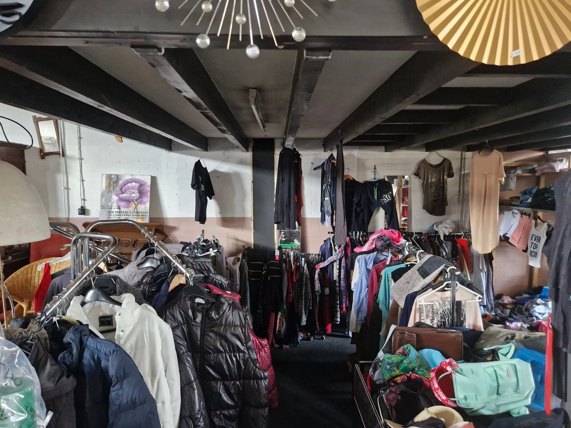 Kringloopwinkel Kringloopwinkel Bazaar & Outlet Angelslo in Emmen