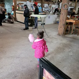 Bezoeker foto van Kringloopwinkel Belevingsboerderij de Zes Grazen in Sint Annen
