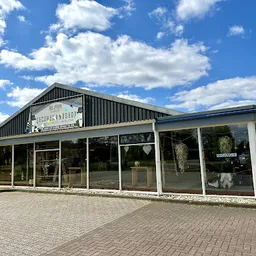 Bezoeker foto van Kringloopwinkel Bij John woonwinkel en secondhandshop in Drouwenermond