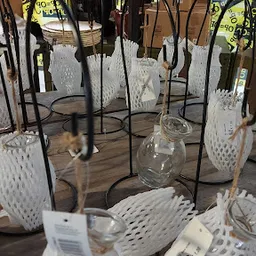 Bezoeker foto van Kringloopwinkel Bij John woonwinkel en secondhandshop in Drouwenermond