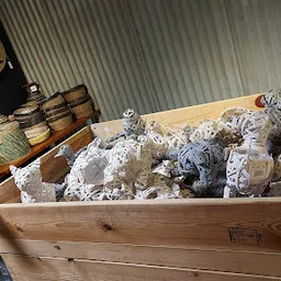 Bezoeker foto van Kringloopwinkel Bij John woonwinkel en secondhandshop in Drouwenermond