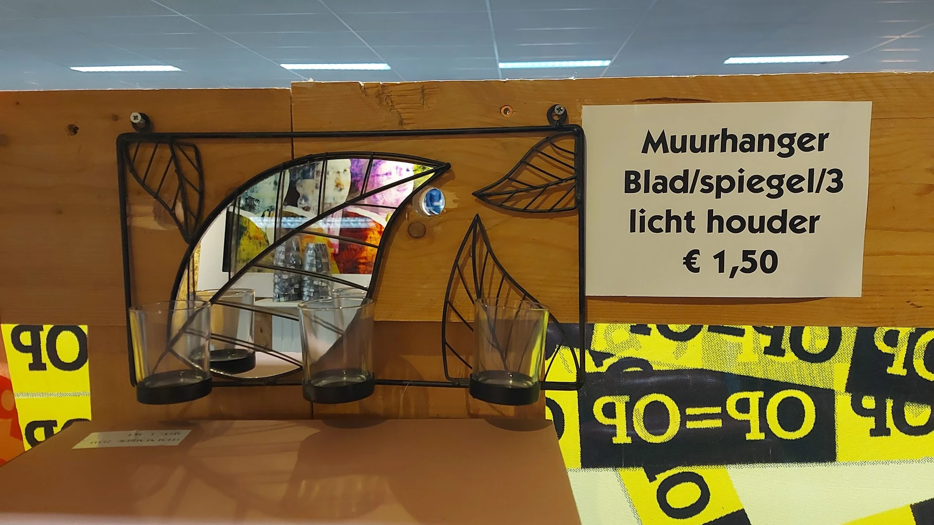 Bezoeker foto van Kringloopwinkel Bij John woonwinkel en secondhandshop in Drouwenermond