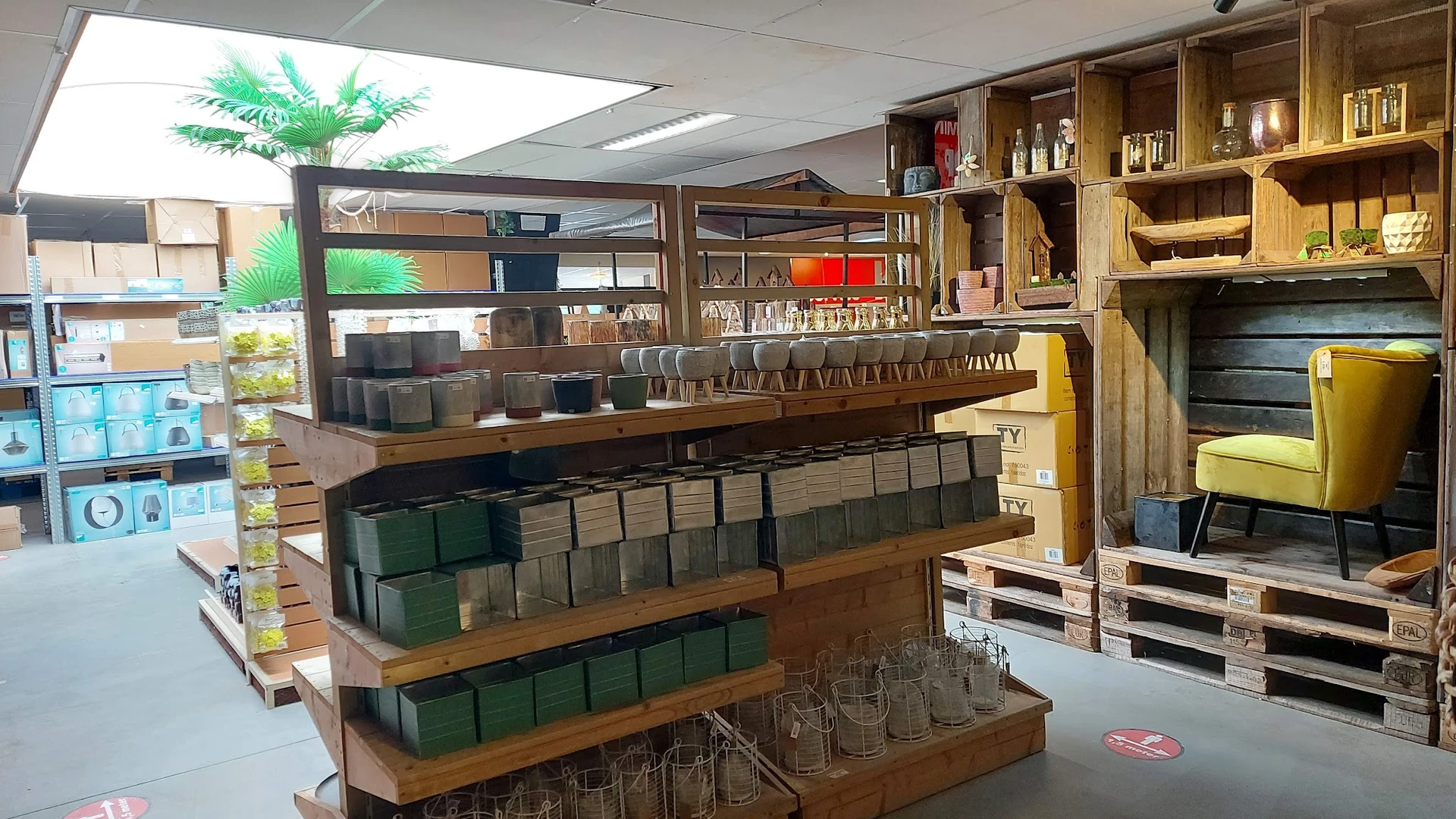 Bezoeker foto van Kringloopwinkel Bij John woonwinkel en secondhandshop in Drouwenermond