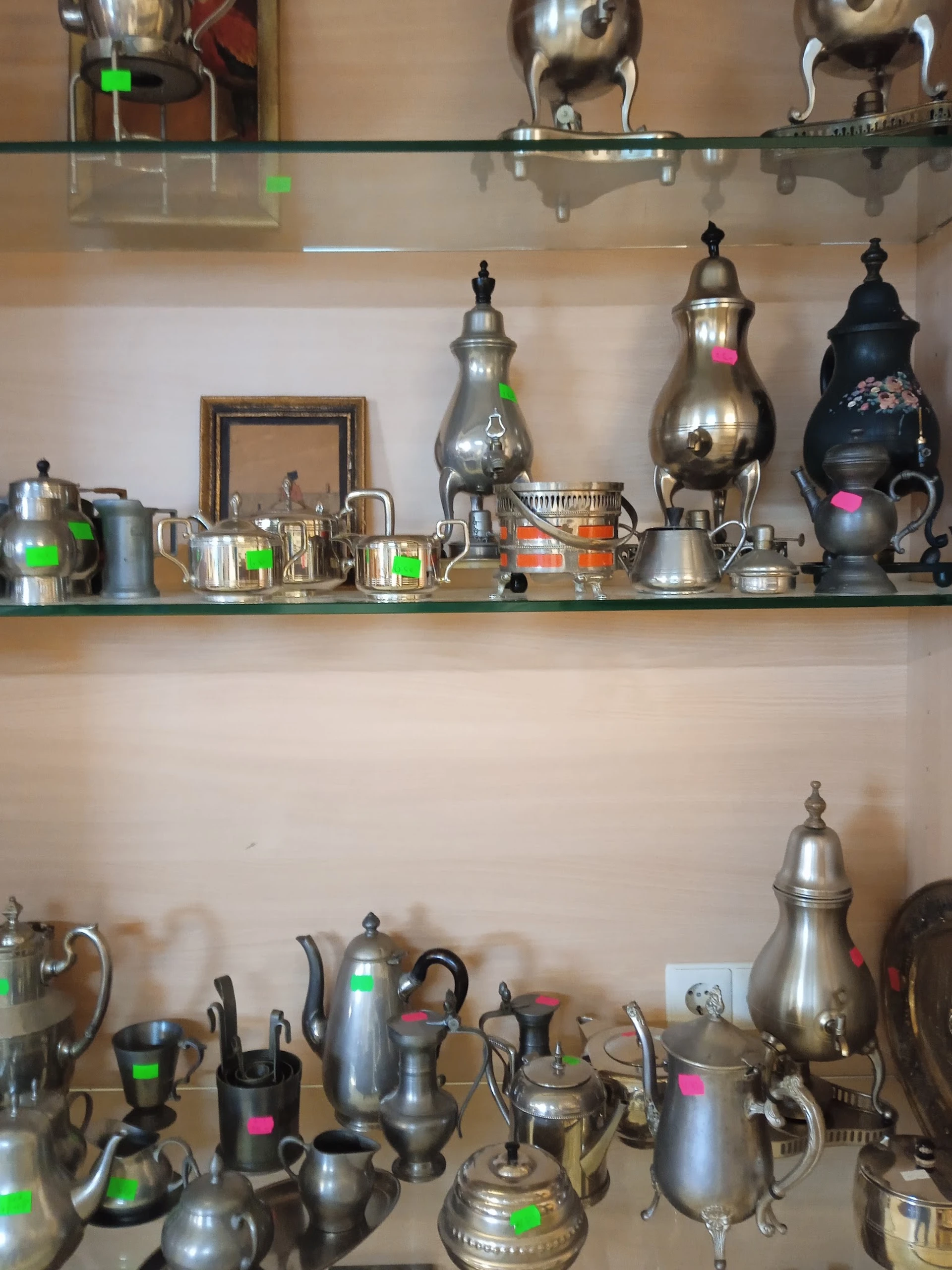 Bezoeker foto van Kringloopwinkel Bij John woonwinkel en secondhandshop in Drouwenermond