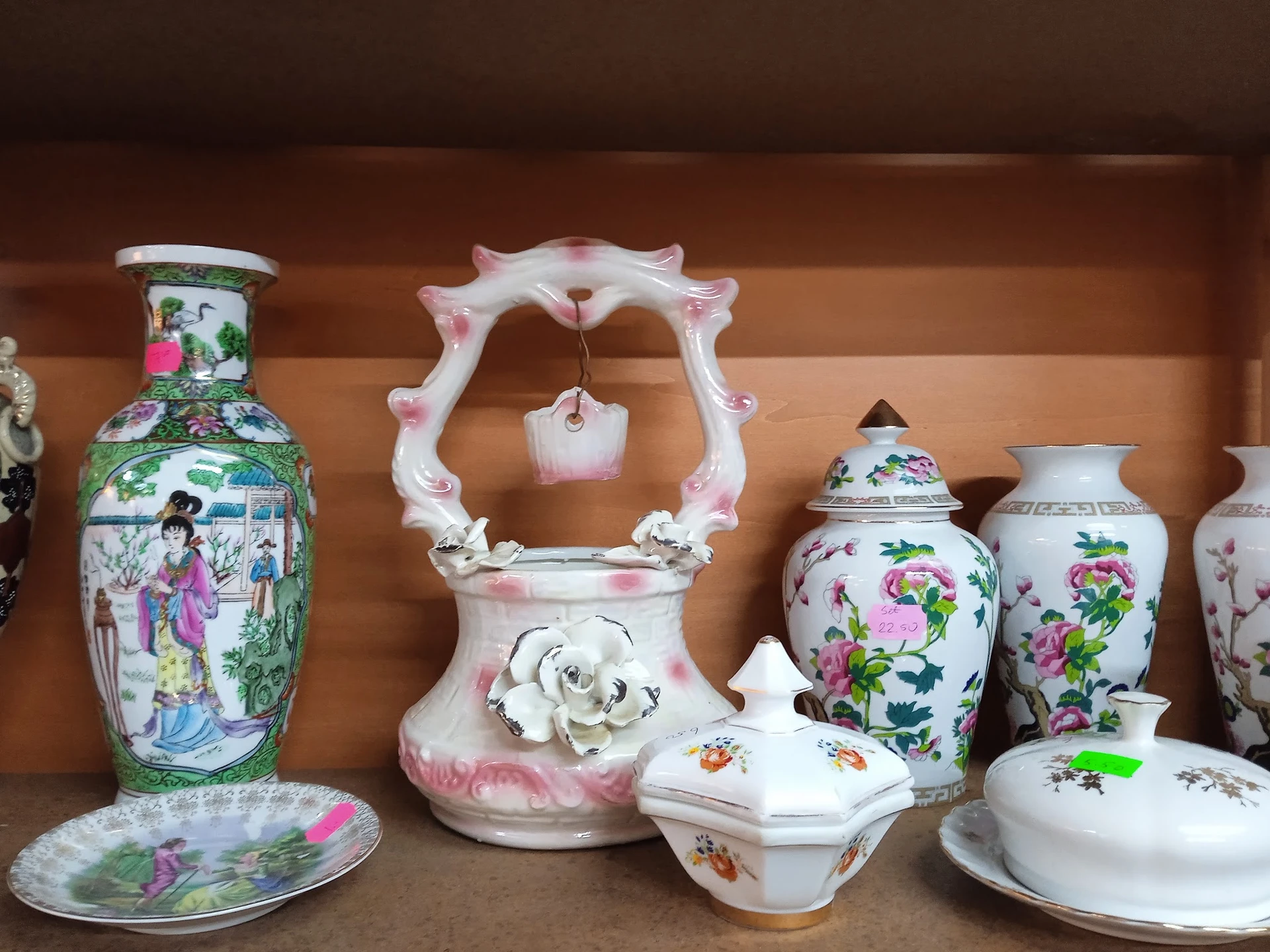 Bezoeker foto van Kringloopwinkel Bij John woonwinkel en secondhandshop in Drouwenermond