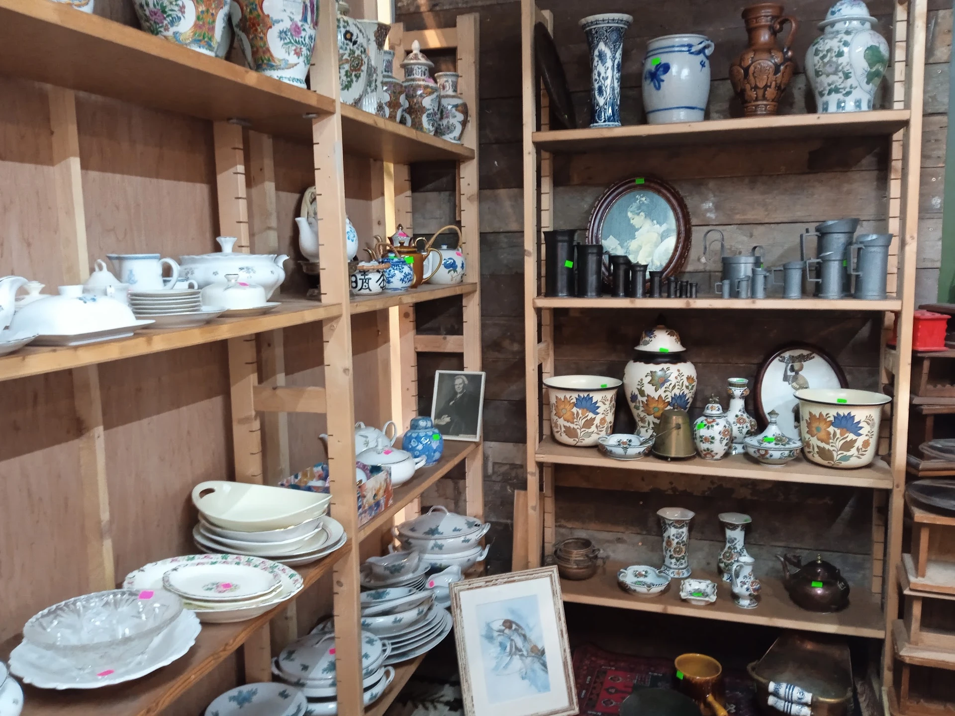 Bezoeker foto van Kringloopwinkel Bij John woonwinkel en secondhandshop in Drouwenermond