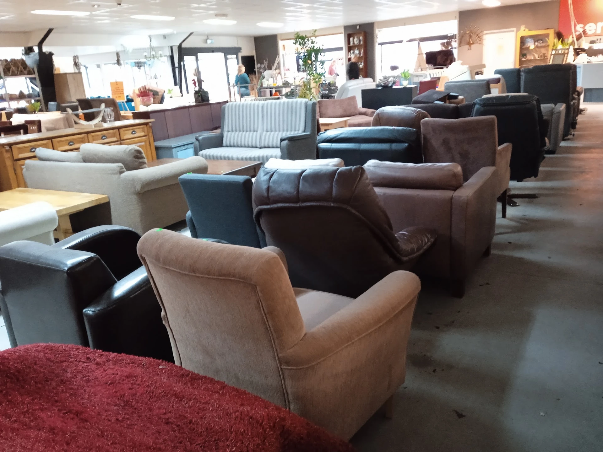 Bezoeker foto van Kringloopwinkel Bij John woonwinkel en secondhandshop in Drouwenermond