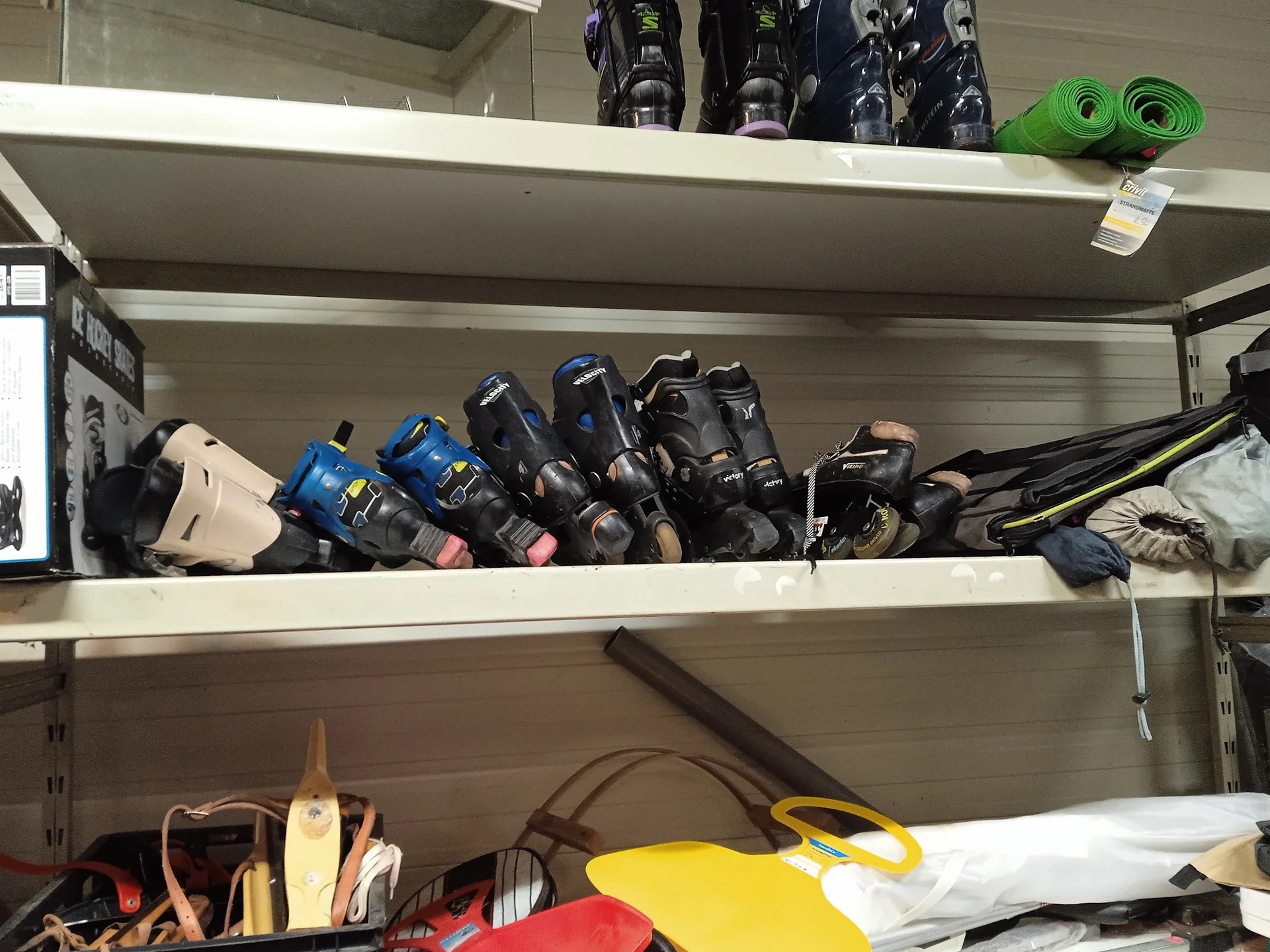 Bezoeker foto van Kringloopwinkel Bij John woonwinkel en secondhandshop in Drouwenermond