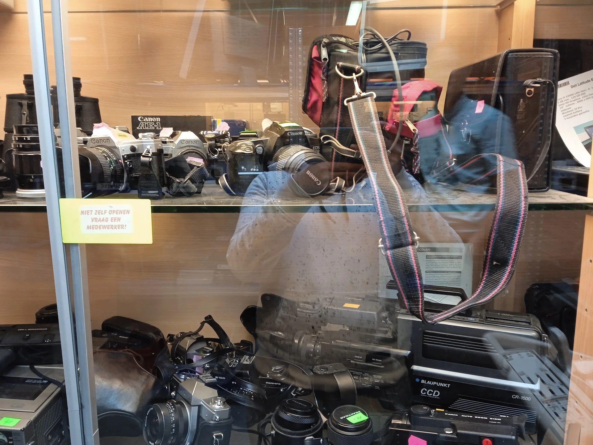 Bezoeker foto van Kringloopwinkel Bij John woonwinkel en secondhandshop in Drouwenermond