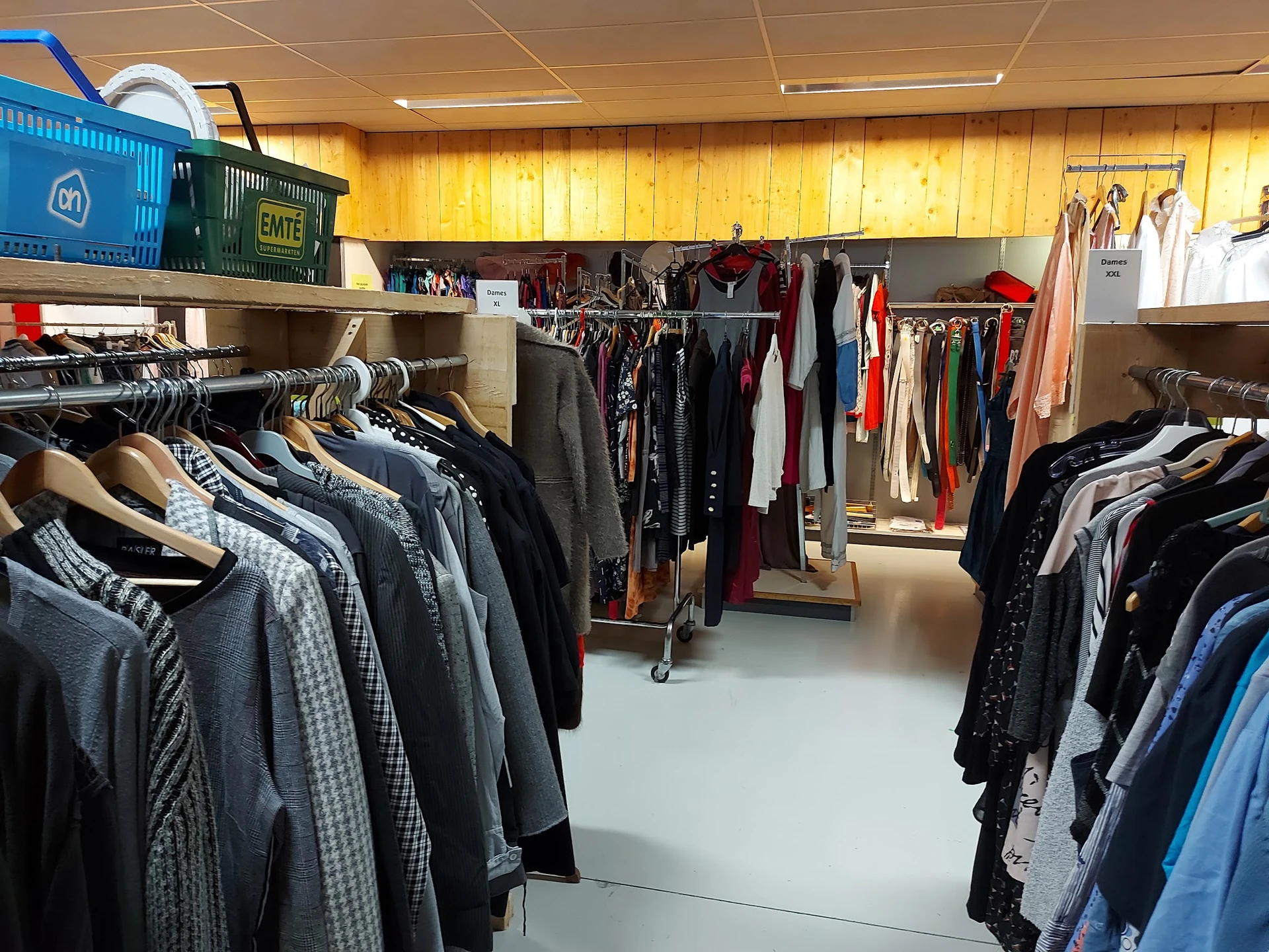 Bezoeker foto van Kringloopwinkel Bij John woonwinkel en secondhandshop in Drouwenermond
