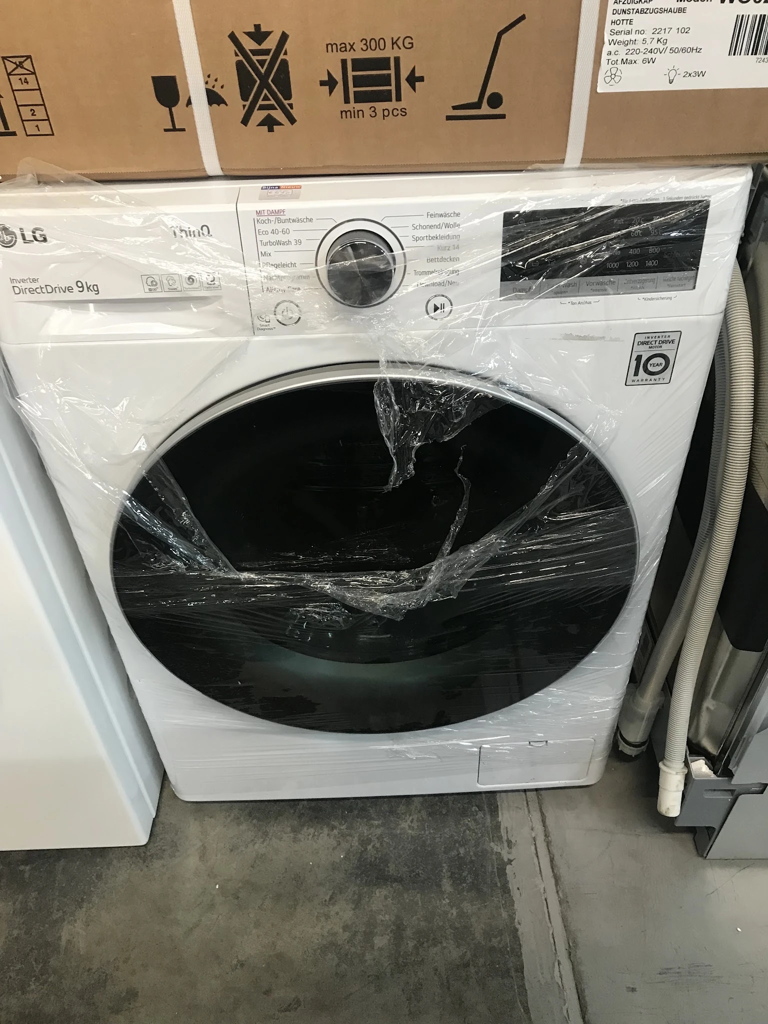 Witte wasmachine met zwarte trommel, nog in plastic verpakking, DirectDrive 9kg model van LG
