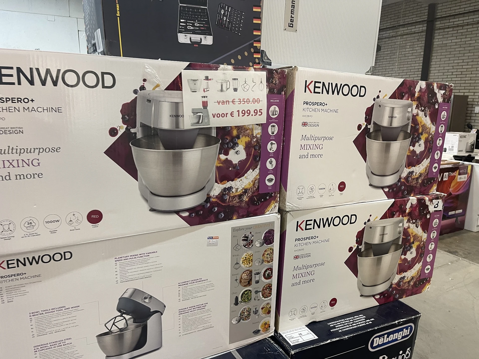 Kenwood keukenmachines in dozen op display in de winkel