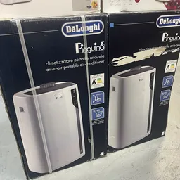 Twee DeLonghi Pinguino draagbare airconditioners in hun originele dozen