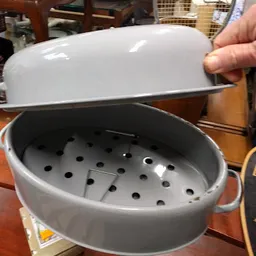 Bezoeker foto van Kringloopwinkel Boedelhuis woningontruiming Leiden. in Leiden