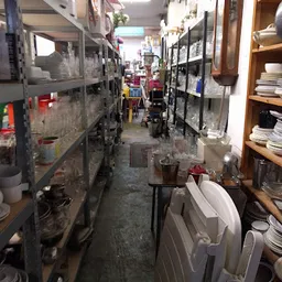 Bezoeker foto van Kringloopwinkel Boedelhuis woningontruiming Leiden. in Leiden