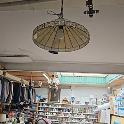 Bezoeker foto van Kringloopwinkel Boedelhuis woningontruiming Leiden. in Leiden