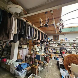 Bezoeker foto van Kringloopwinkel Boedelhuis woningontruiming Leiden. in Leiden