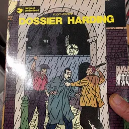 Illustratie uit een stripboek of boekcover met titel 'DOSSIER HARDING'