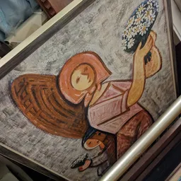 Handgetekende afbeelding van een figuur met rood hoofd en bruine vleugels op papier