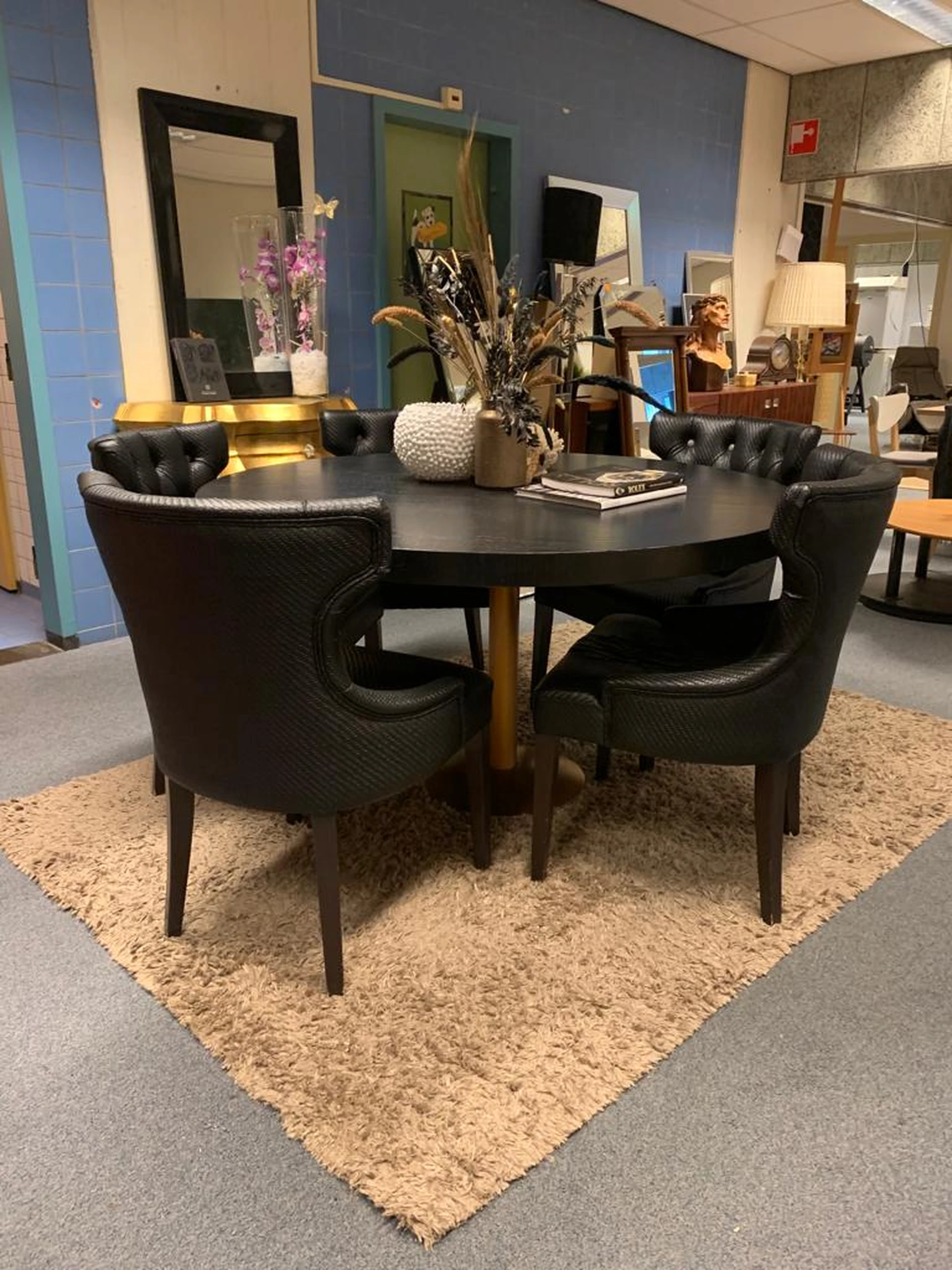 Kringloopwinkel BR Woningontruiming in Haarlem met tweedehands elektronica, huishoudelijke apparaten en kleding