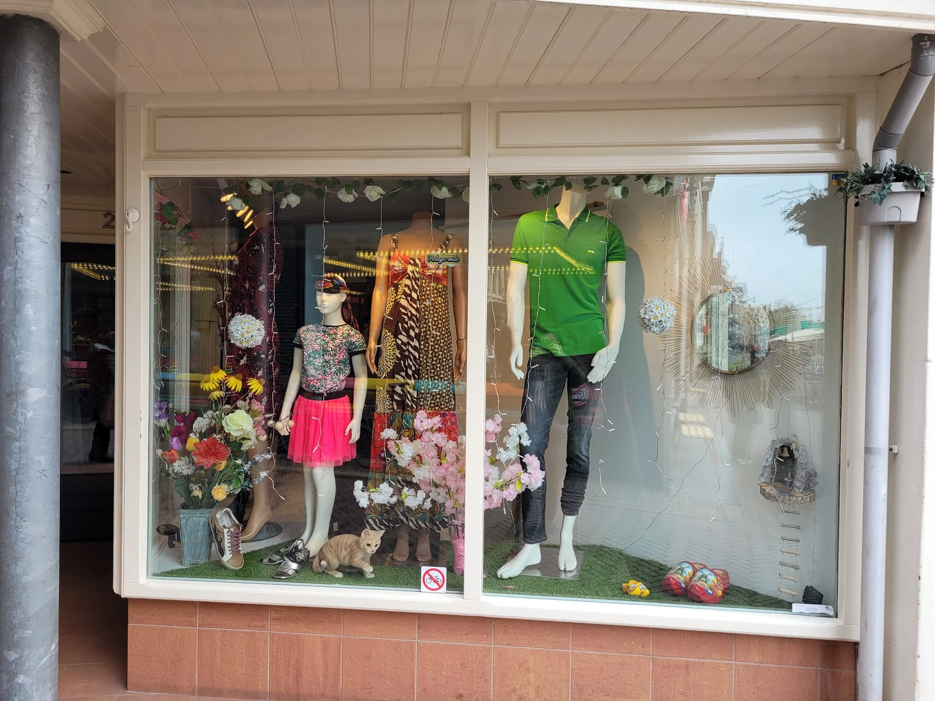 Kringloopwinkel Kringloopwinkel Bric & Brac Rommelmarkt in Stompetoren