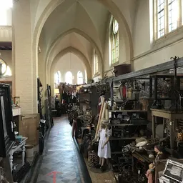 Bezoeker foto van Kringloopwinkel Brocante bij de kerk in Moergestel