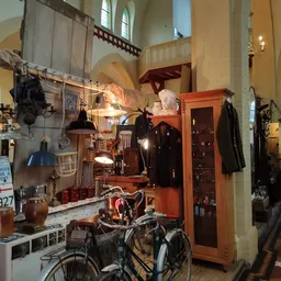 Bezoeker foto van Kringloopwinkel Brocante bij de kerk in Moergestel