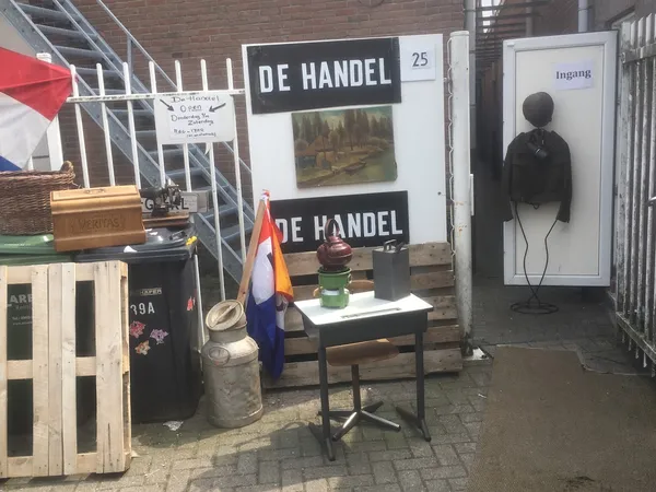 Kringloopwinkel Kringloopwinkel Brocantiek " De Handel " in Emmen