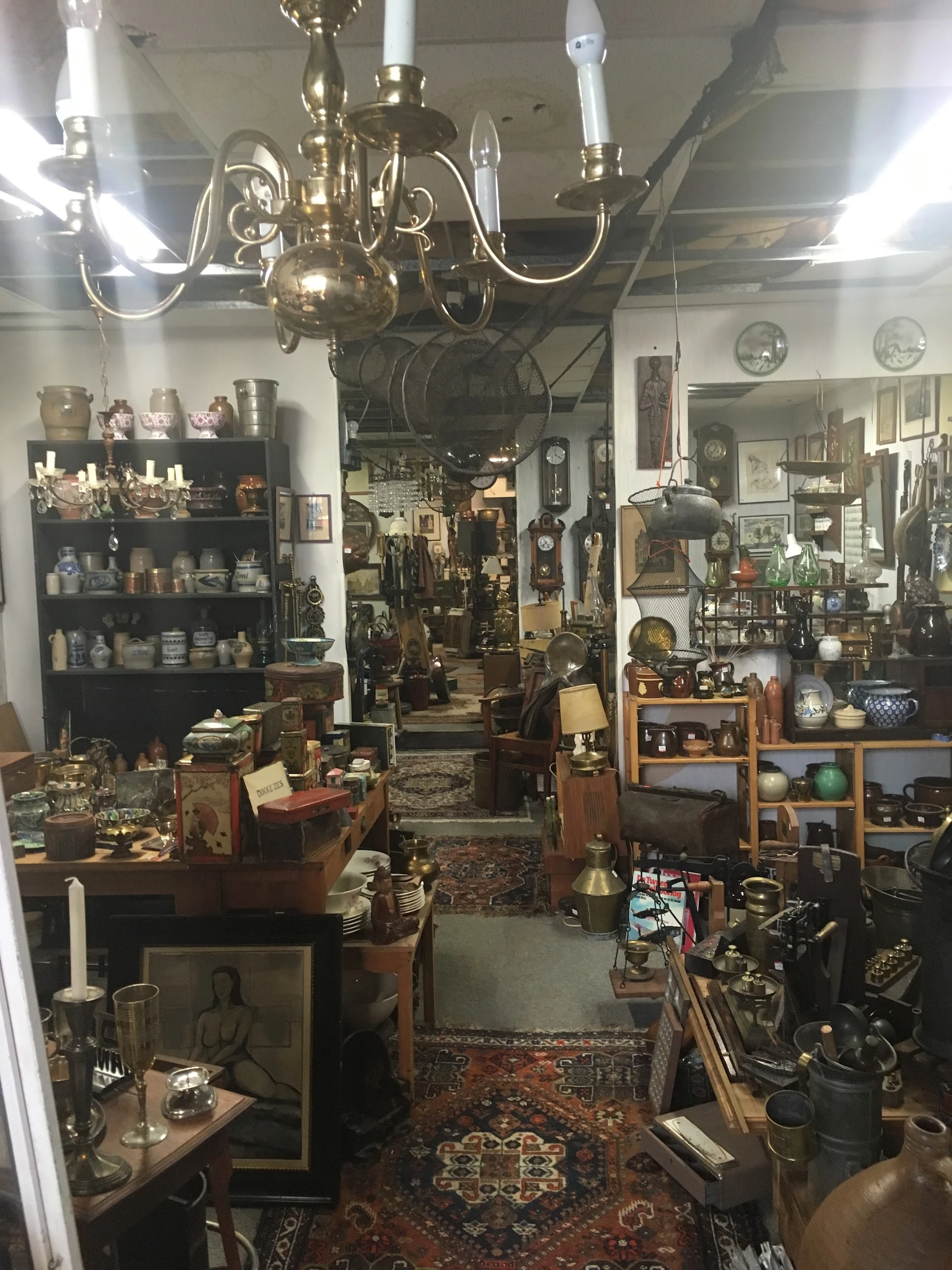 Kringloopwinkel Kringloopwinkel Brocantiek " De Handel " in Emmen