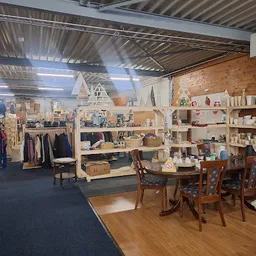 Bezoeker foto van Kringloopwinkel Buurthuuske in Klazienaveen