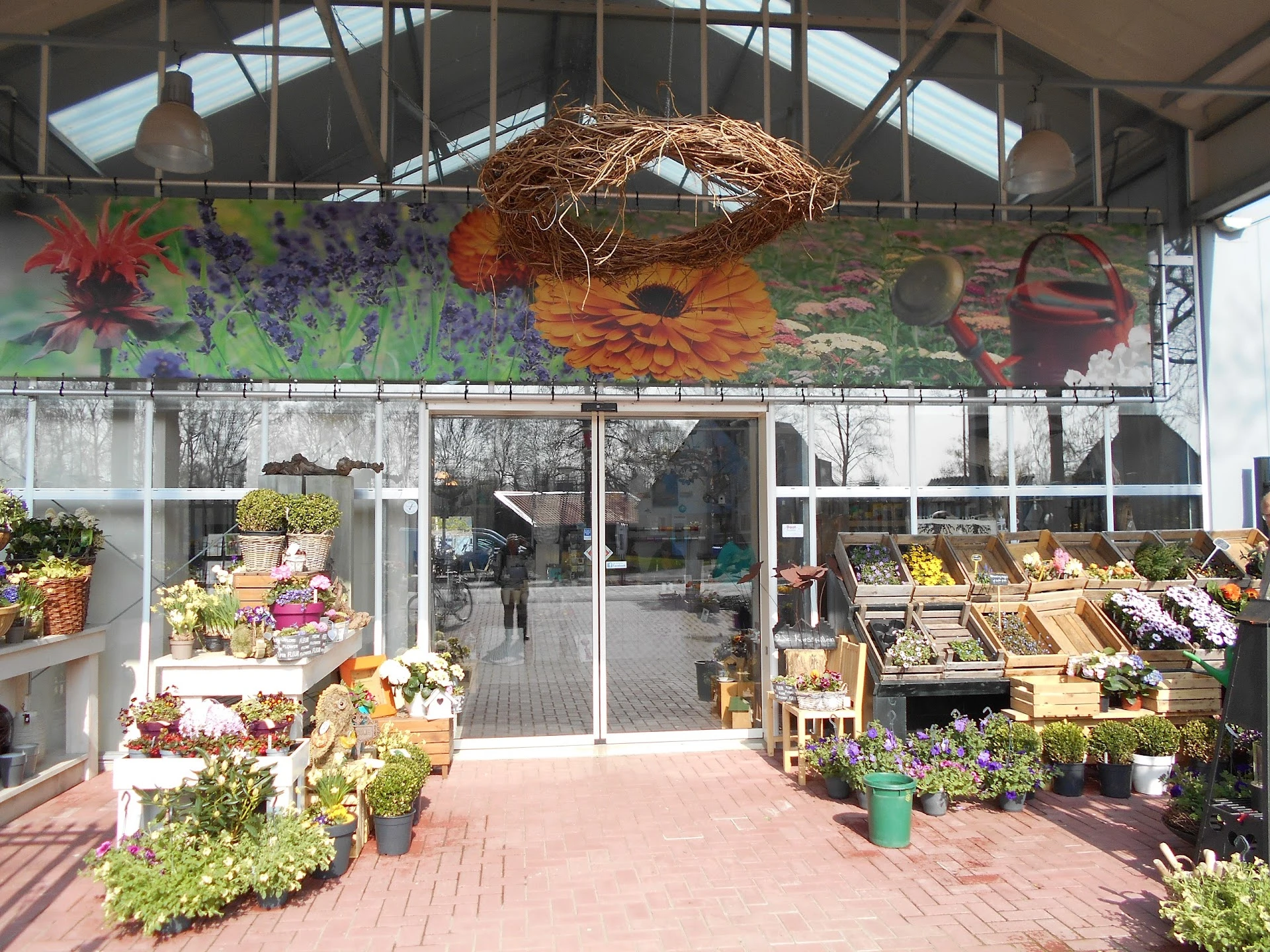 Calendula Tuin- en kringloopwinkel in Assen met tweedehands huis- en inrichting, meubels en planten