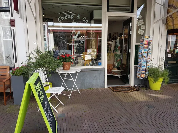Kringloopwinkel Kringloopwinkel Cheap & Co in Brielle