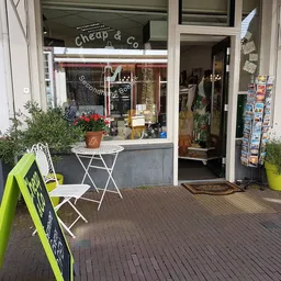 Kringloopwinkel Kringloopwinkel Cheap & Co in Brielle