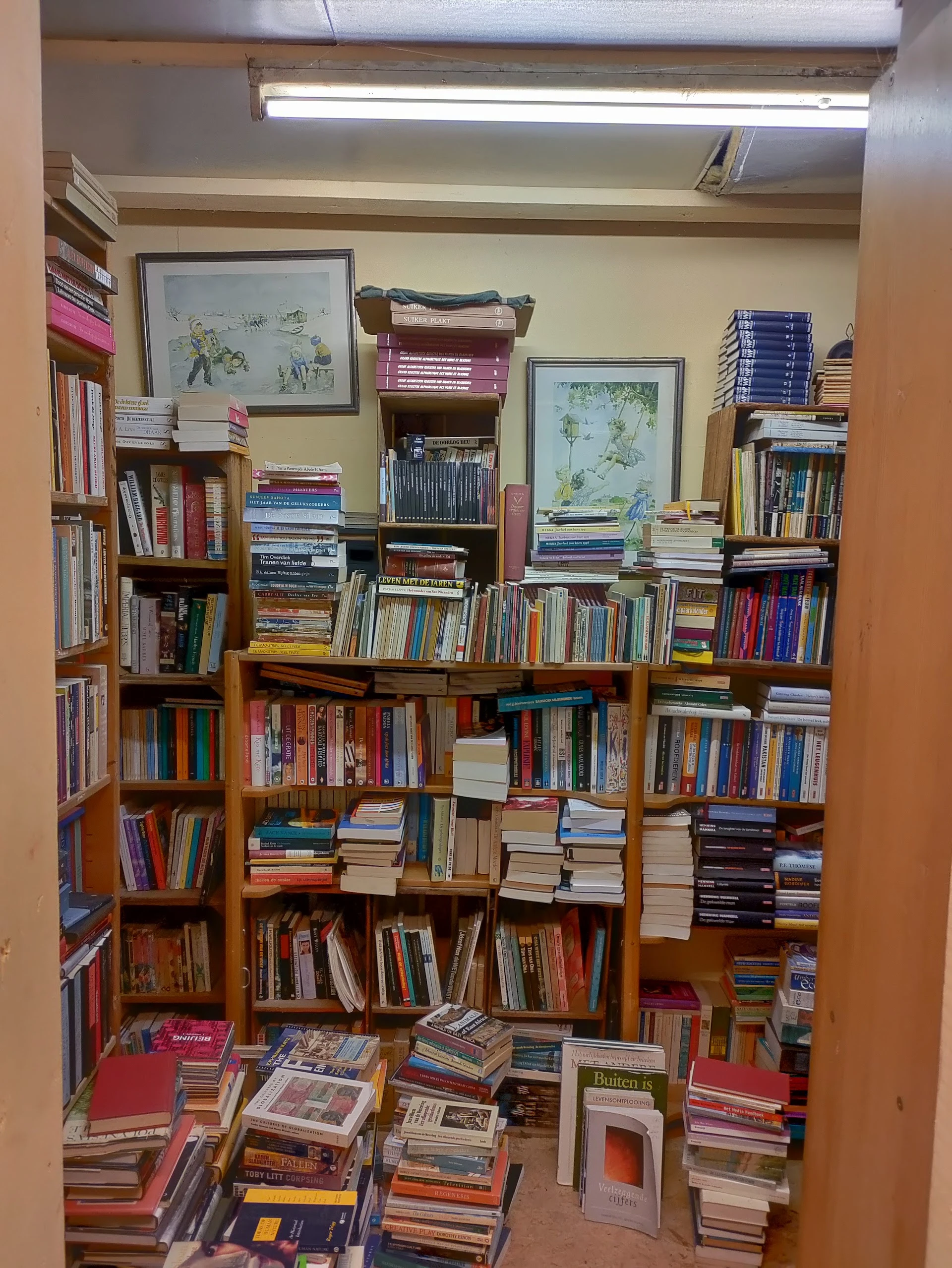 Kringloopwinkel De Boekenwurm in Wolphaartsdijk